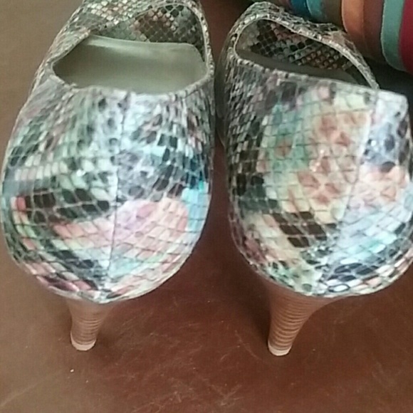 SEXY PEEP TOE SNAKESKIN PUMPS - Picture 4 of 6